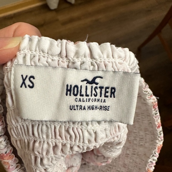 Hollister - Ultra High-Rise Tiered Mini Skirt - Picture 2 of 2